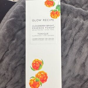 Glow Recipe Cloudberry Bright Essence with Orange Accents